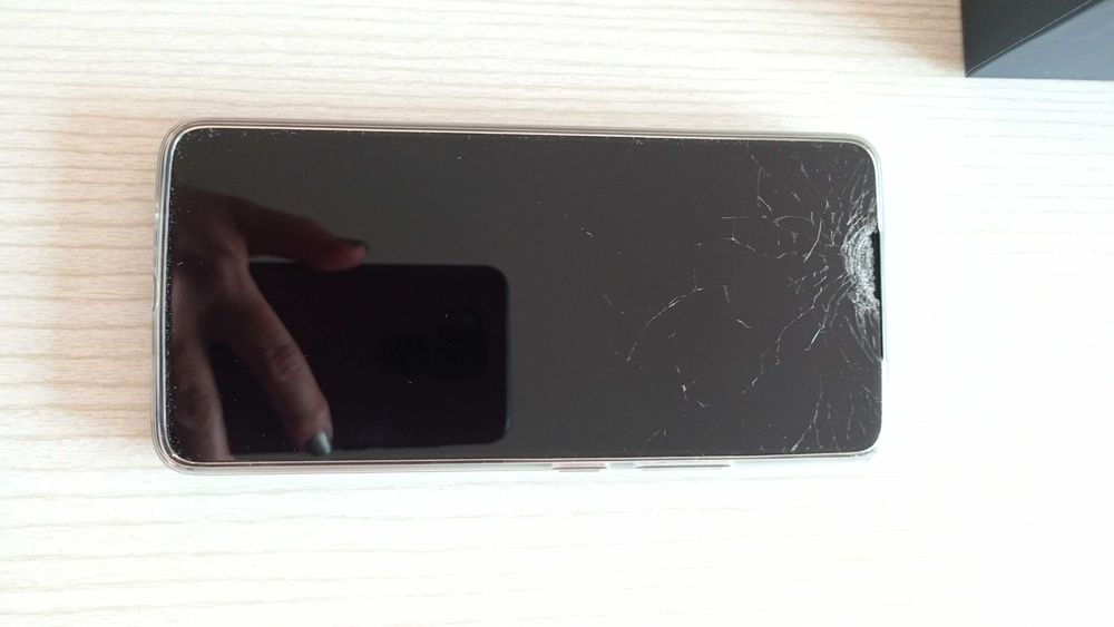 Motorola G72 256 GB със счупен екран + подарък гръб и адаптер