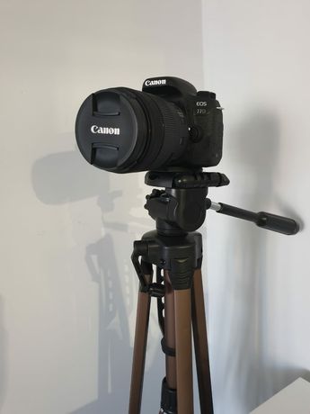 Продам фотоаппарат Canon 77D