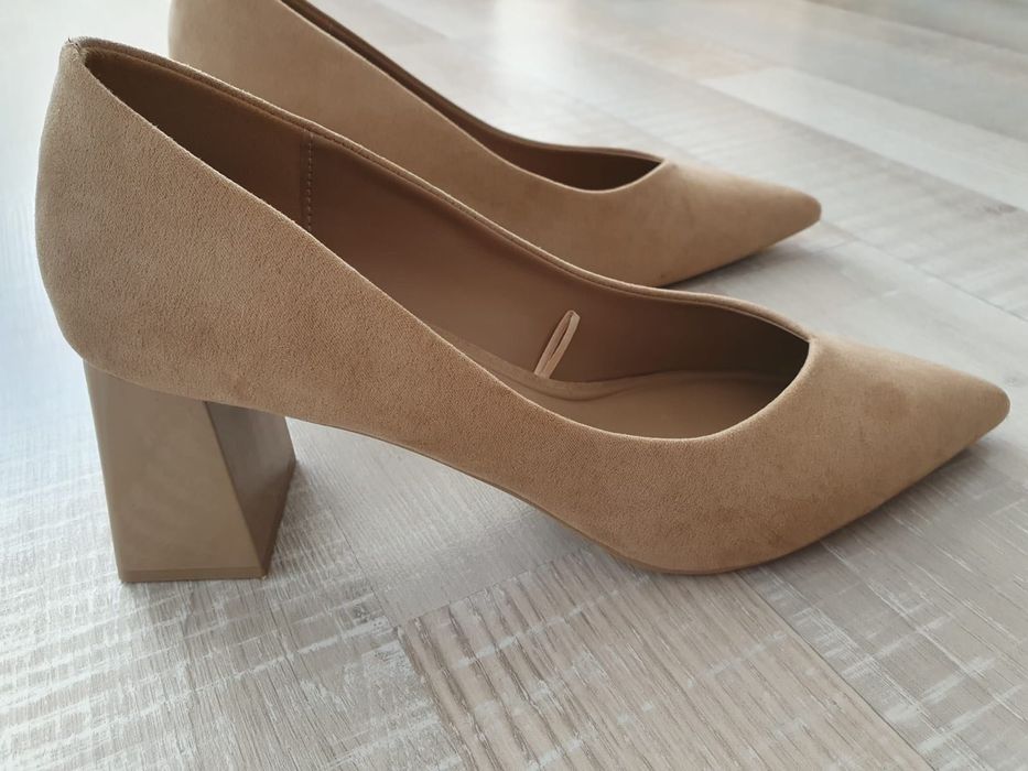 Pantofi cu toc Reserved