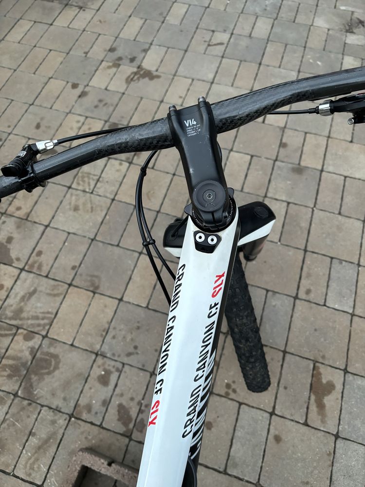 Vand bicicleta MTB Canyon F10 full carbon