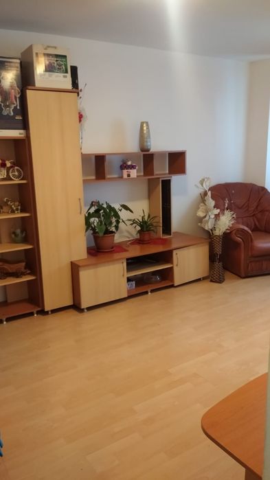 Vând apartament cu 4 camere, str. Macilor nr.11