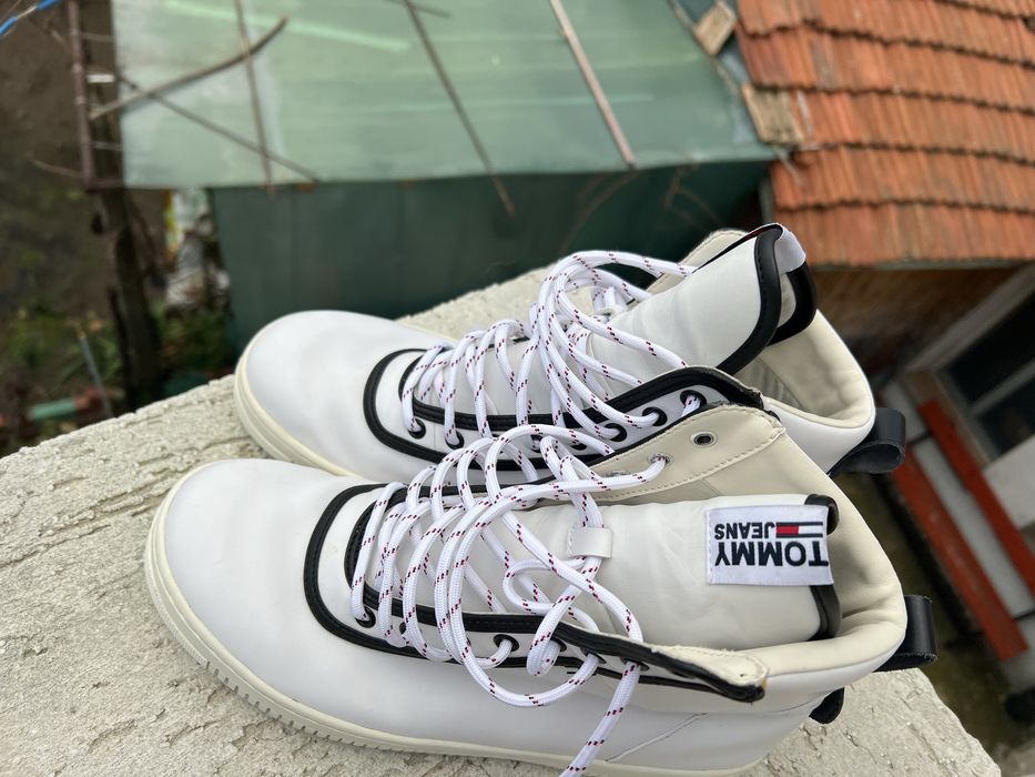 Tommy Hilfiger 44