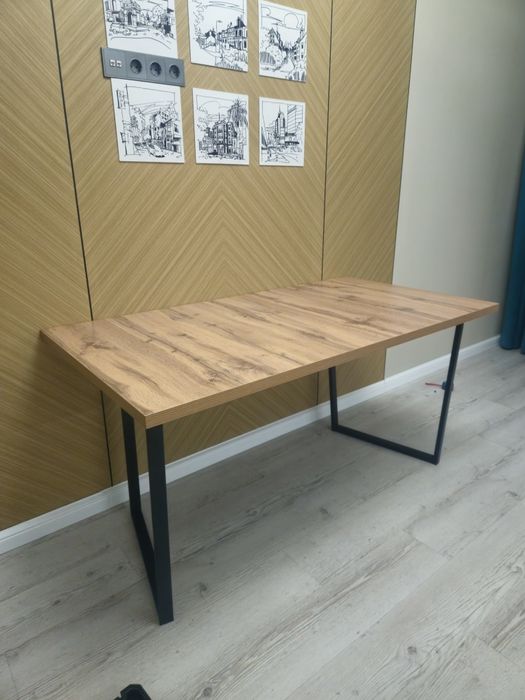 Обеденный/рабочий стол