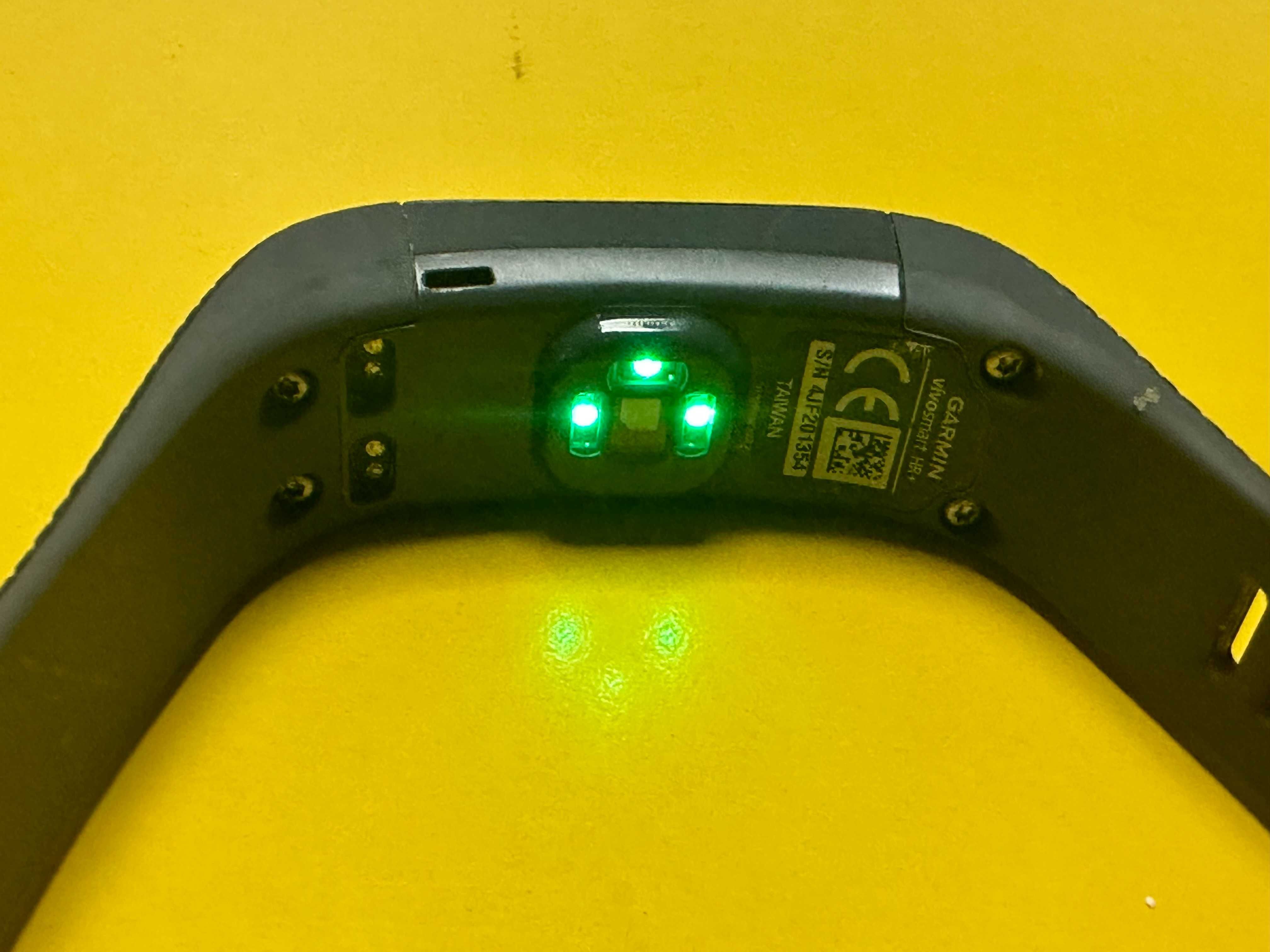 Смарт гривна Garmin Vivosmart HR PLUS