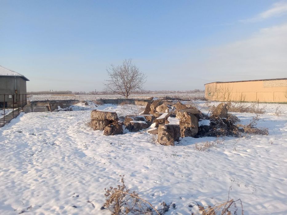 Nurafshon uchastka sotiladi