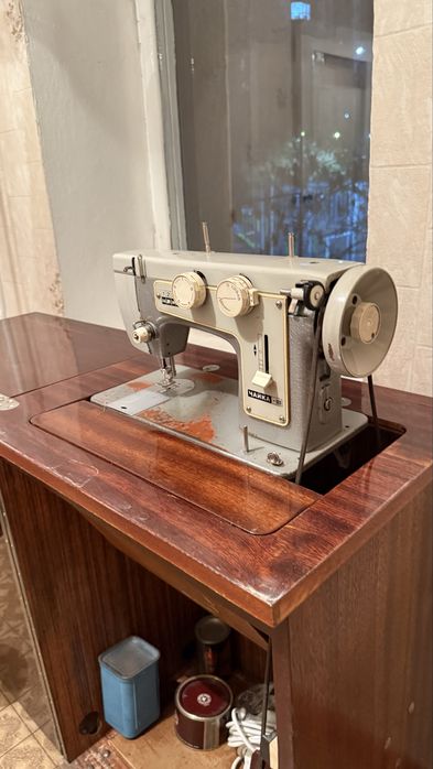 Продам швейную машинку чайка 3