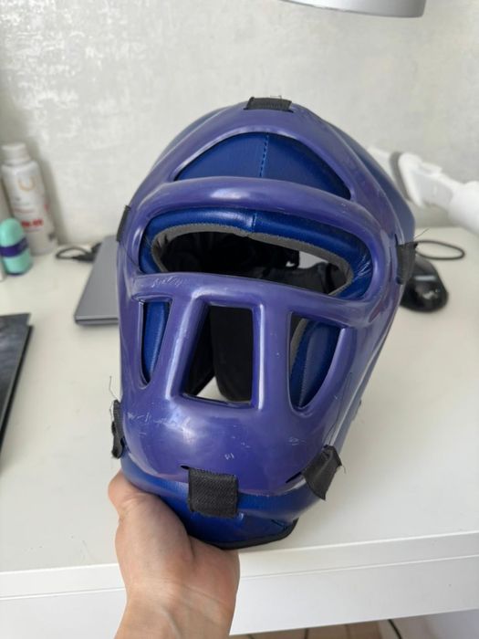 Шлем с защитой для спорта