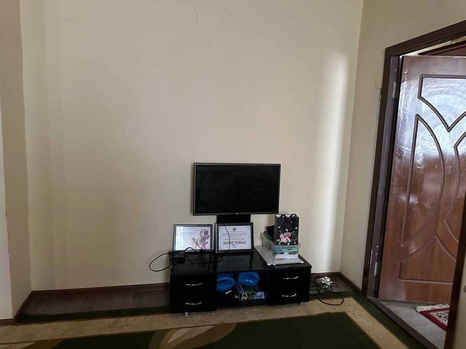 Истиклол стадион рупарасида гиштли 2х Квартира жихозлари бн сотилади.