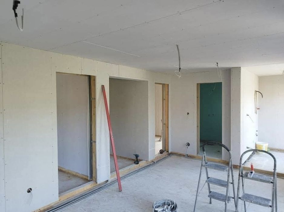 Vand casa pe structura metalica