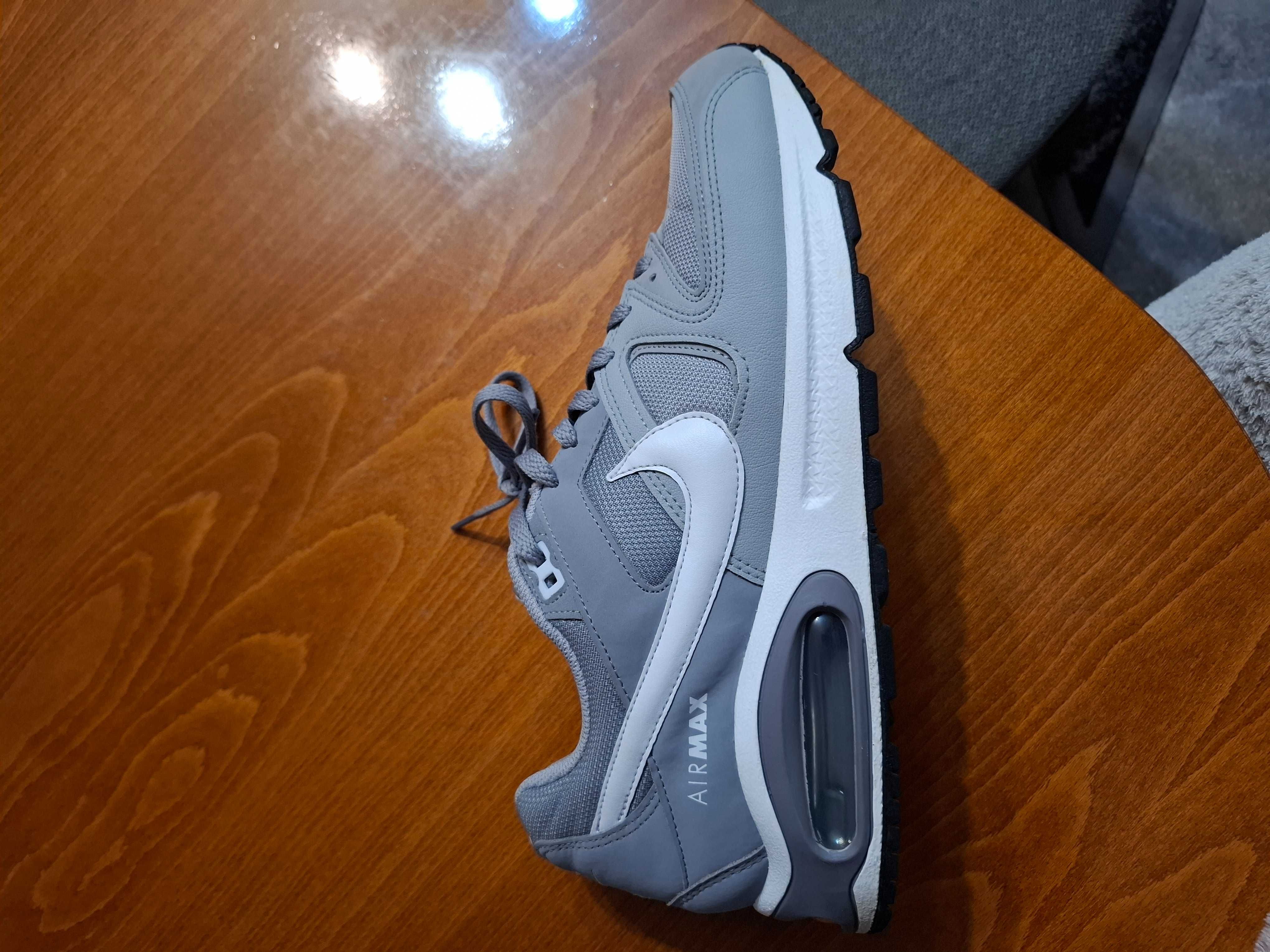 Маратонки Nike Air max command