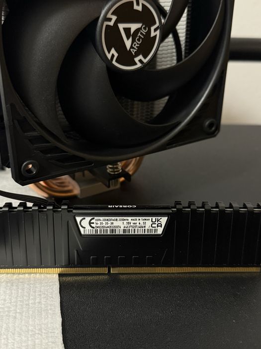 Ryzen 7 5800x+AsRock b450 pro+32 gb ram+ cooler artic+ sursa 550w