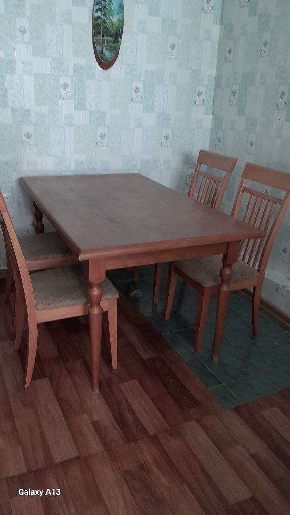 Стол со стульями