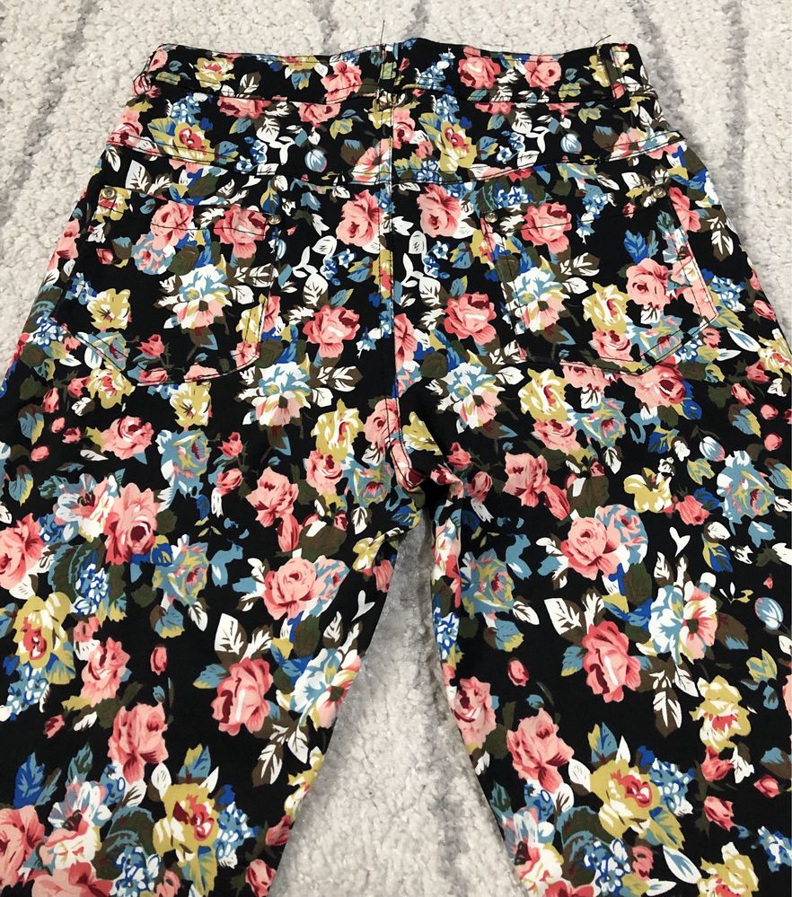 Pantaloni inflorati noi marime 36 pantaloni colorati model floral 36 s