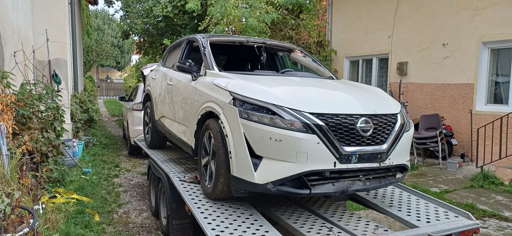 Nissan Qashqai An 2022 / Accidentata / 1.3 hibrid / 12.000 km