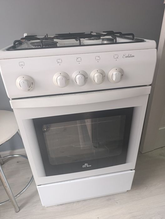 Продам газ плиту