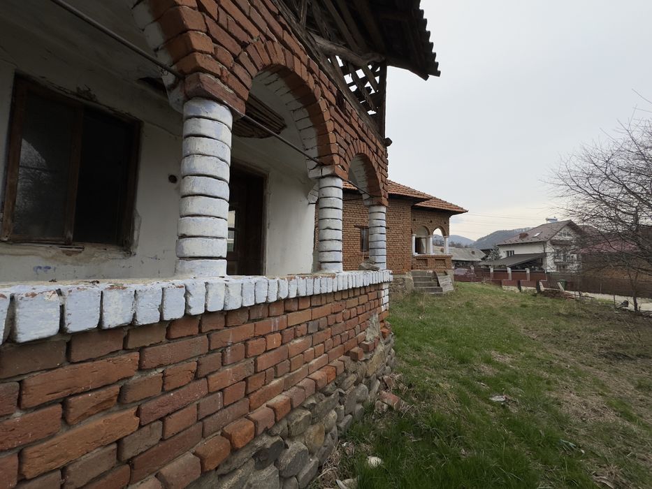 Casa + teren spectaculos 3.700 mp - Corbi, Arges