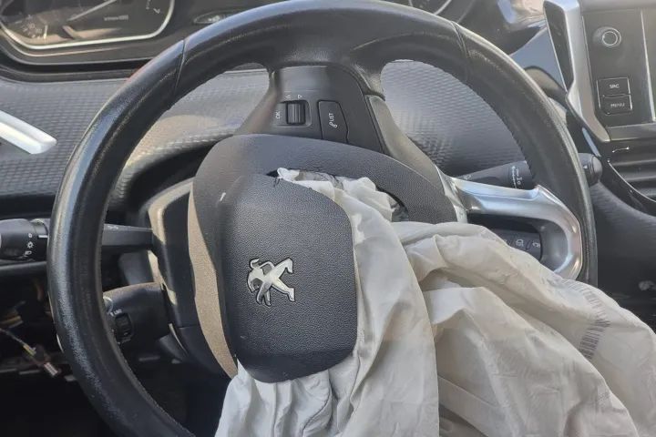 filtru de particule sonda lambda kit pornire calculator ecu Peugeot 208 facelift, an 2016, motor 1.2 VTi HMZ (EB2F) 82cp, dezmembrez piese