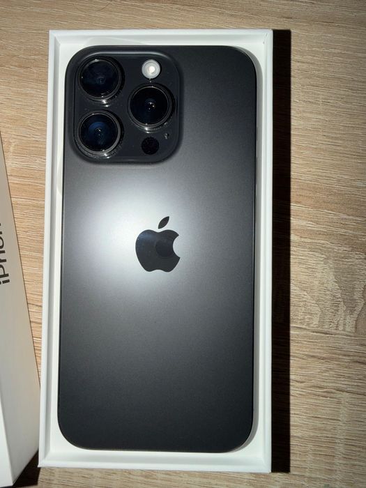 Vând IPhone 15 pro, impecabil.