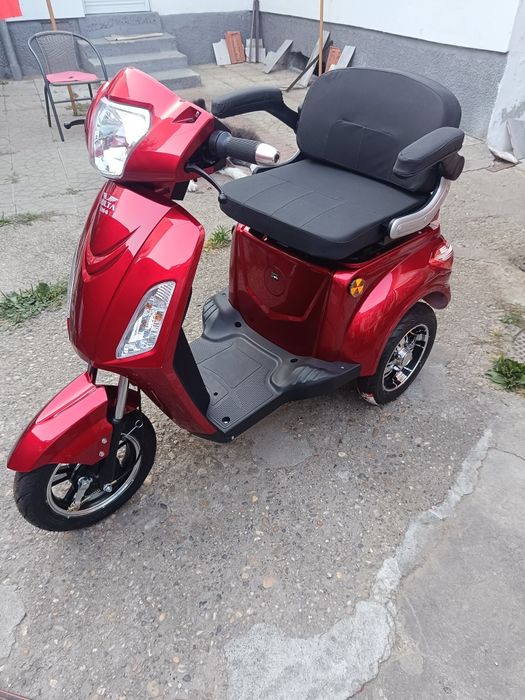 Vând tricicleta Voltarom, fara permis, ca nouă.