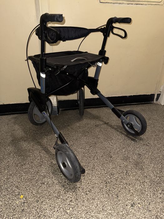 Cadru rulant rollator batrani handicap dizabilitati (ca nou)