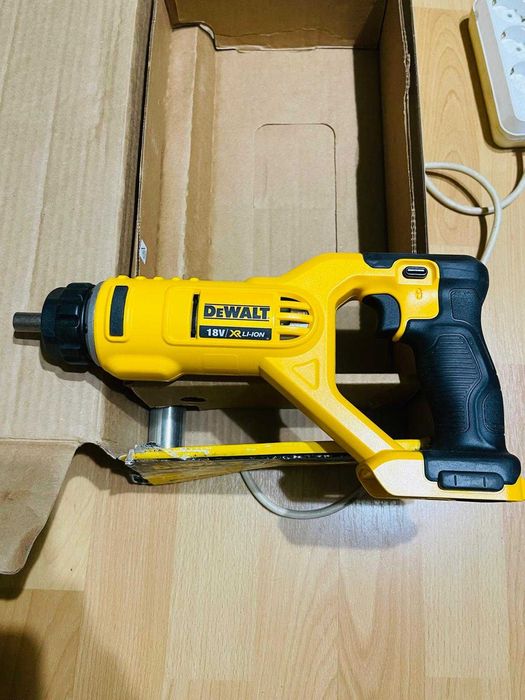 Vibrator beton Dewalt dce531 N-xj – XR 18 V fără încărcător/baterie