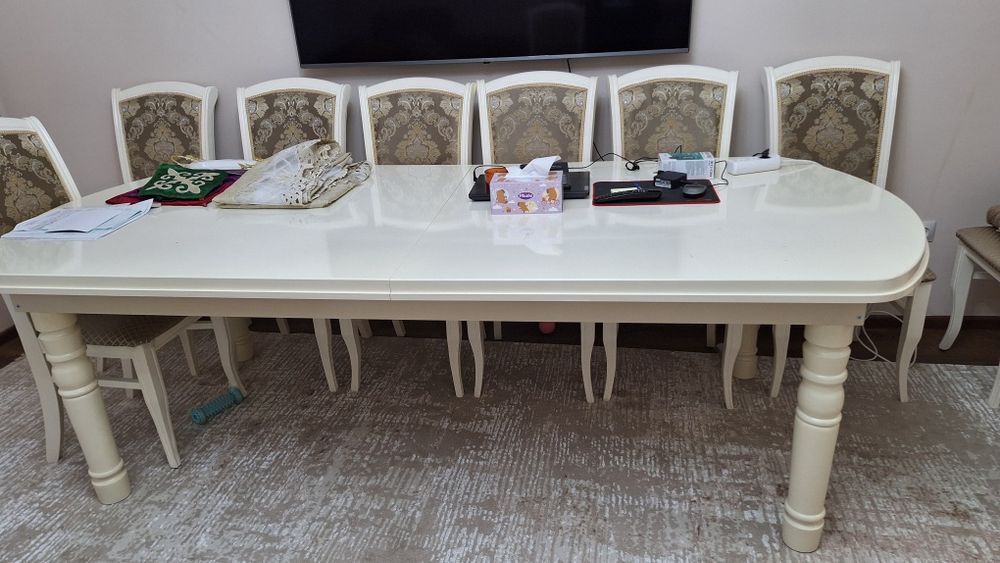 Продаю стол и стулья