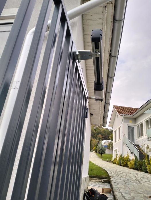 Reparatii uși de garaj, rulouri, automatizări porți