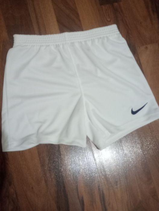 Compleu pantaloni scurți și tricou