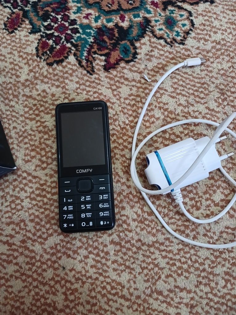 Rasmdagi 3 ta telefon 400000
