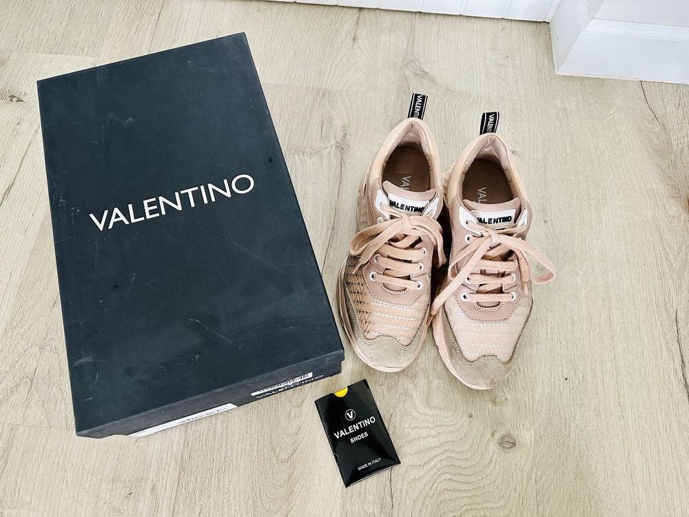 Сникърси Valentino