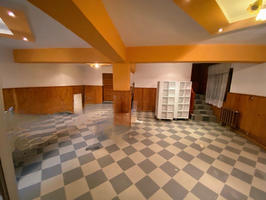 Spatii comerciale/birouri/restaurant/cafenea/patiserie/parcare/150mp