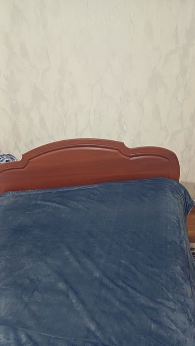 Продам спальный гарнитур в месте с матрасом бу Срочно реальному клиент