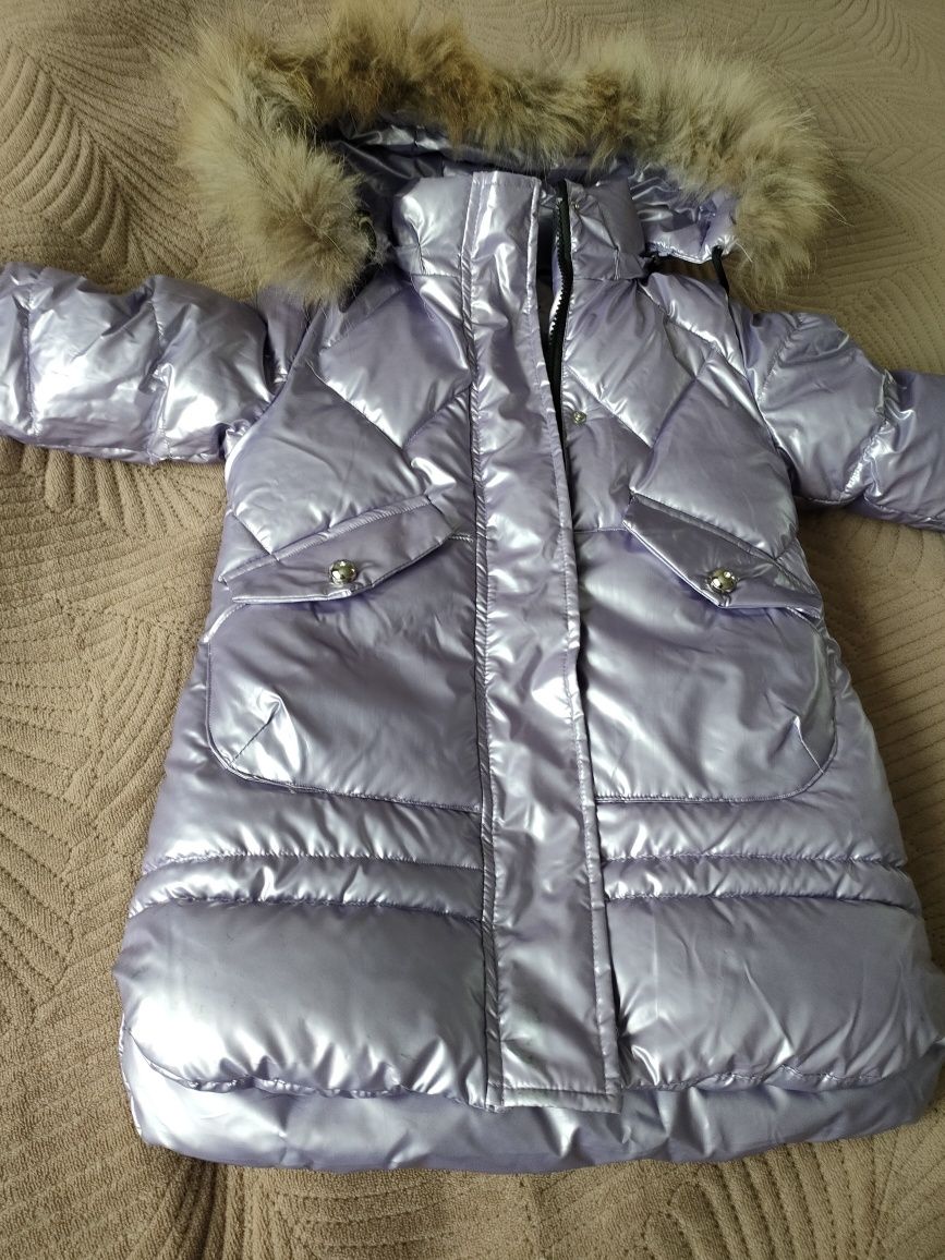 Продам детскую зимнюю куртку возраст 3-4 года