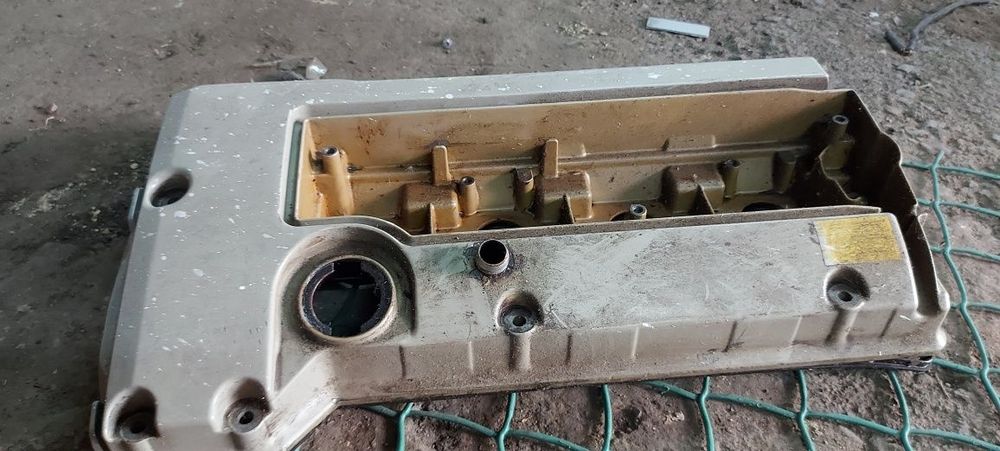 Продам крышку клапанов м111 мерседес