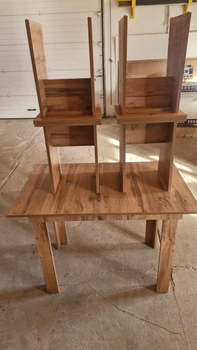 Стол с 4 мя табуретами