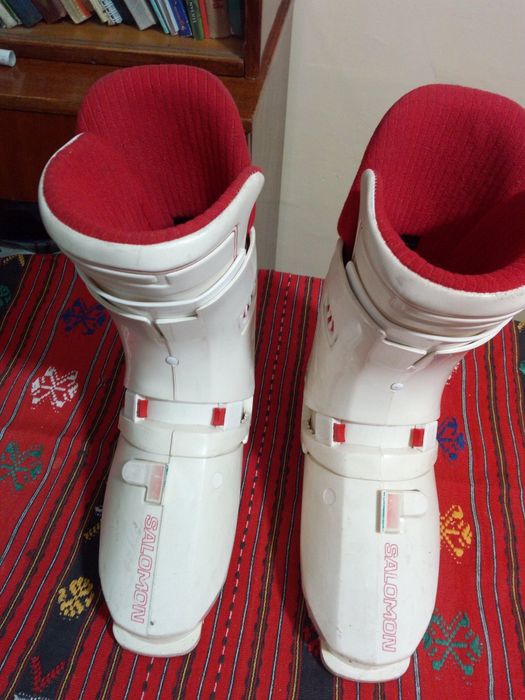 Vând 3 perechi de clăpari: o pereche albi, o pereche maro,  o pereche