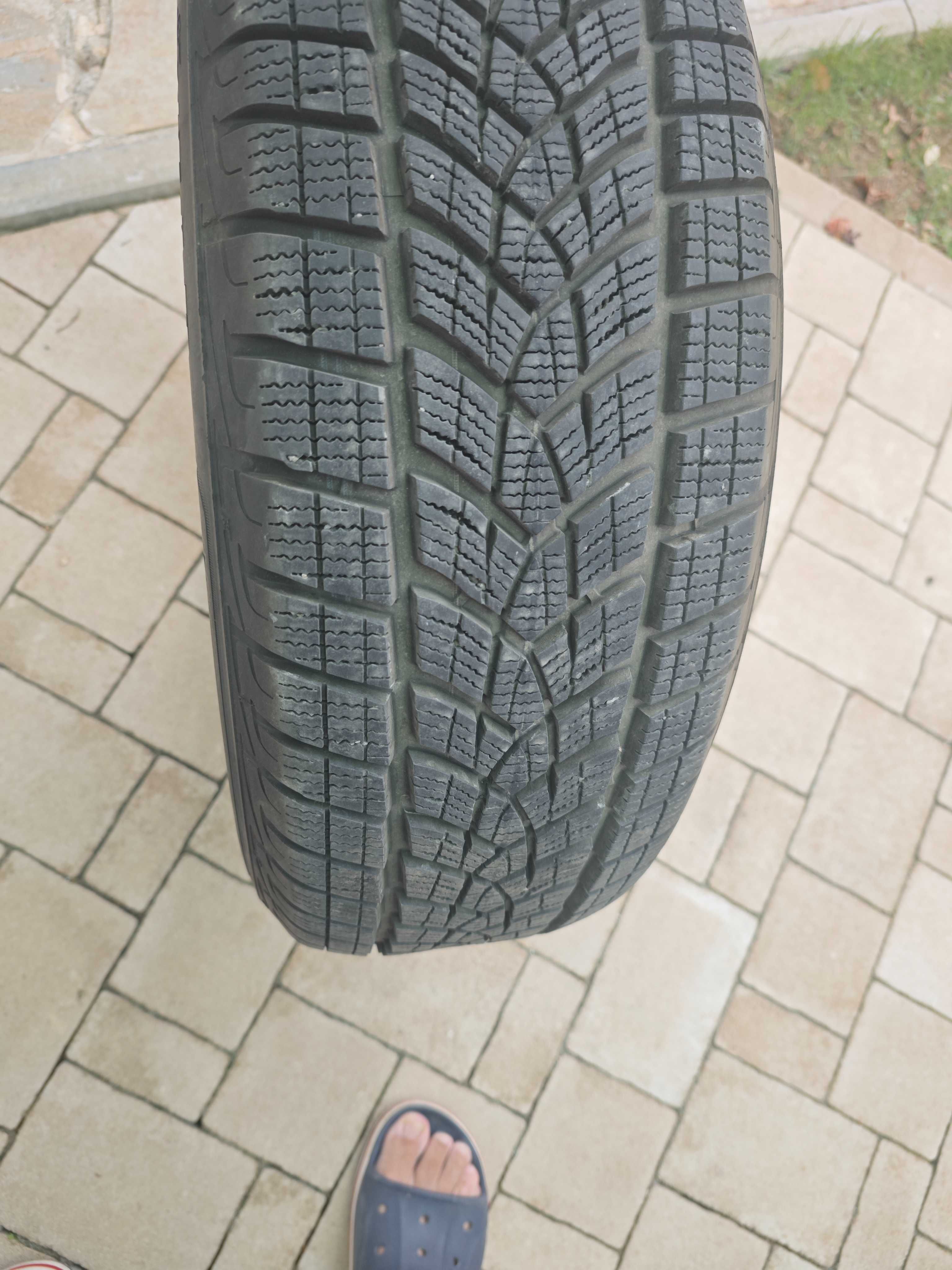 ЗИМНИ ГУМИ 4 бр - GoodYear 17'' - 215/65/17 99V Ultragrip Perf + SUV