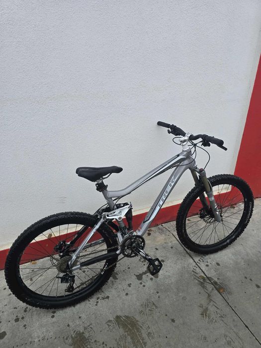 Bicicleta mountain bike Trek full suspension