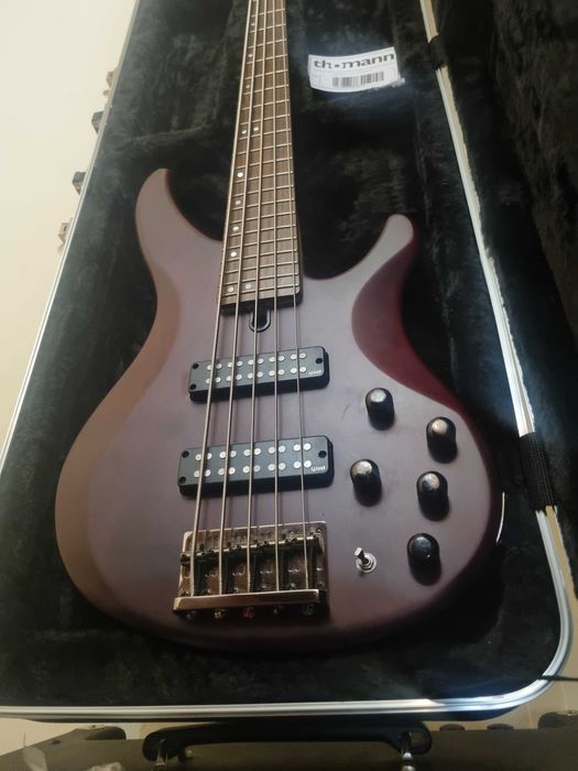 Chitara bass Yamaha + Cub bass Black Star U 500