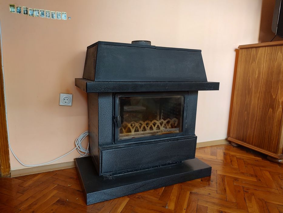 Продавам чугунена камина