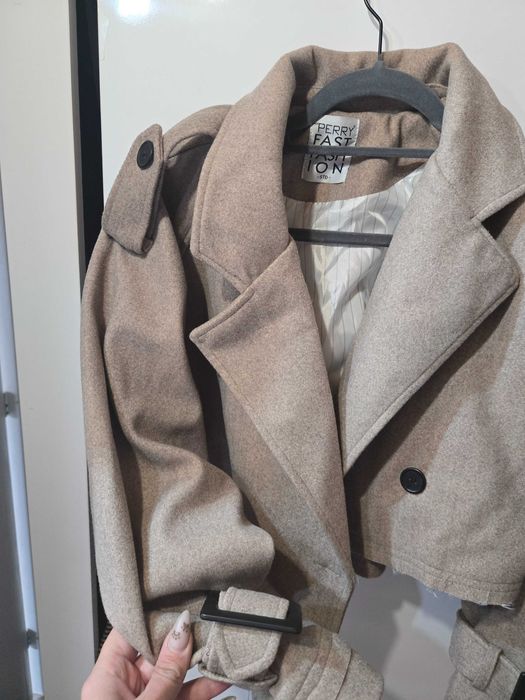 Модерно късо палто