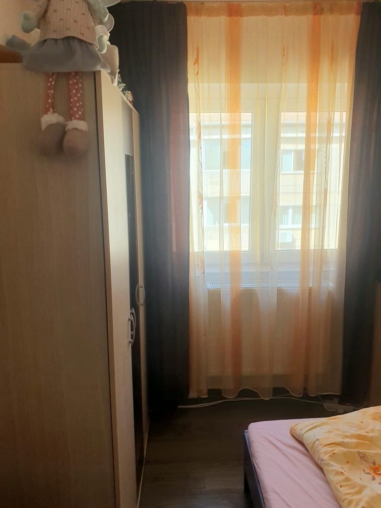 Schimb apartament 3 camere cu casa în oradea