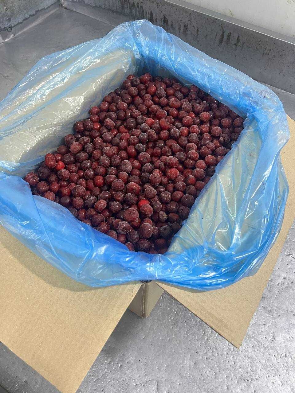 Замороженная вишня с косточкой