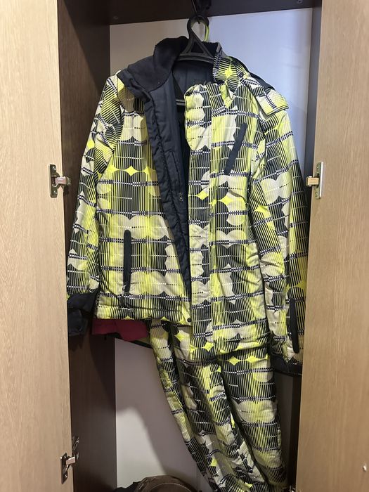 Продам лыжные костюмы