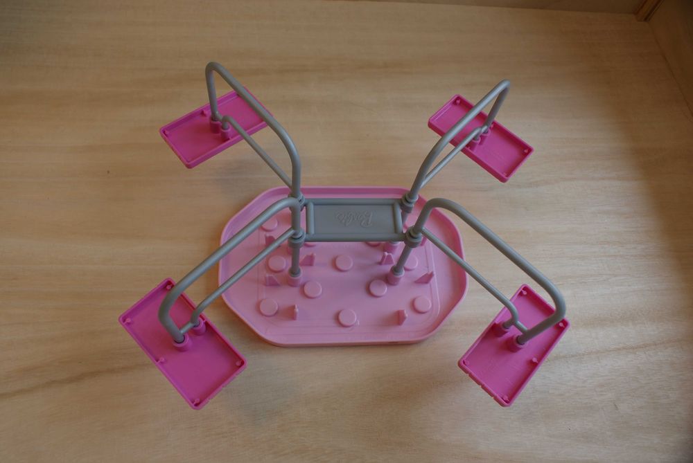 Пикник маса за барби, лисват аксесоарите - 10лв.