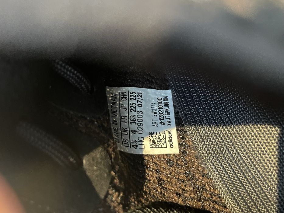 Adidasi Yeezy . Noi originali 100% !