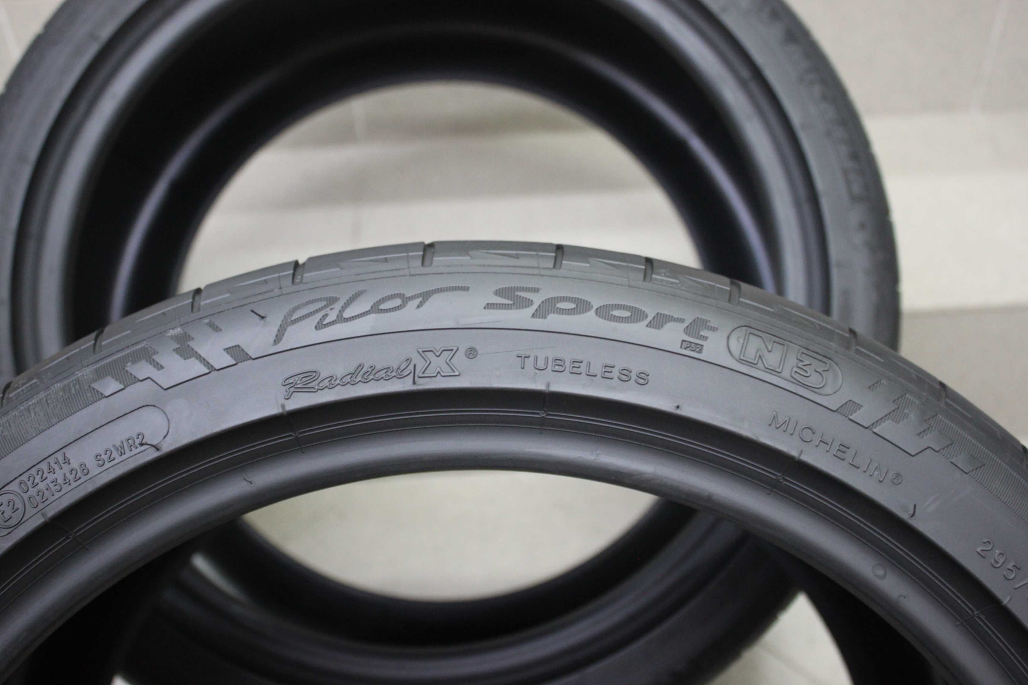 295/30-18 Michelin