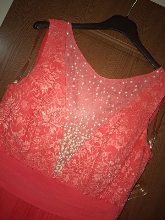 Rochie de seara cu un croi deosebit