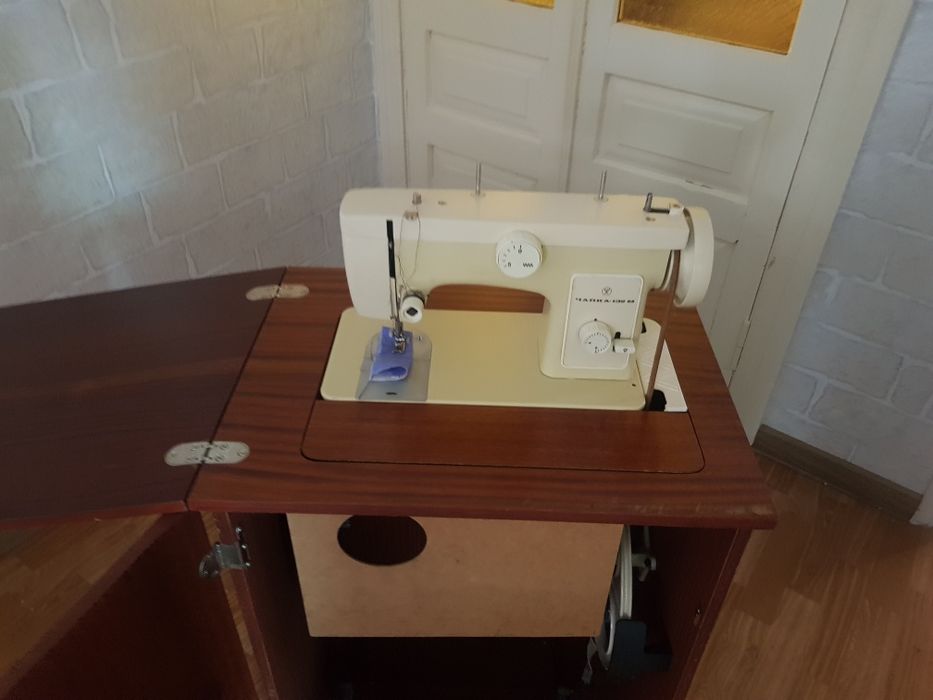 Продаю швейную машину фирмы Чайка 142 М