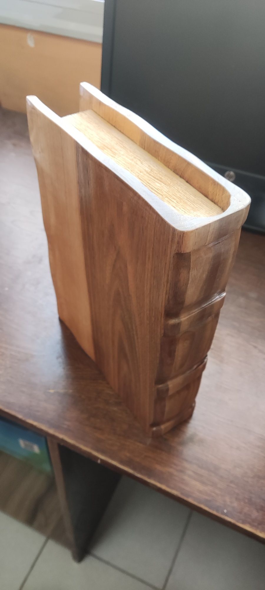 Дървена кутия книга